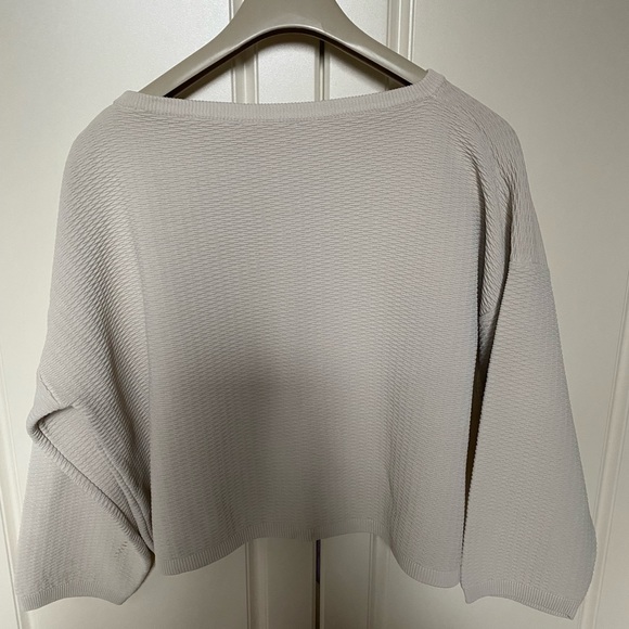 VICOLO CROPPED SWEATER . CREWNECK CREAM , MEDIUM TEXTURED . - Picture 4 of 12